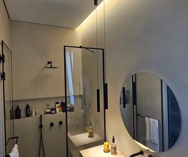 מקלחת עם חיפוי רזינה - מיקרופלור