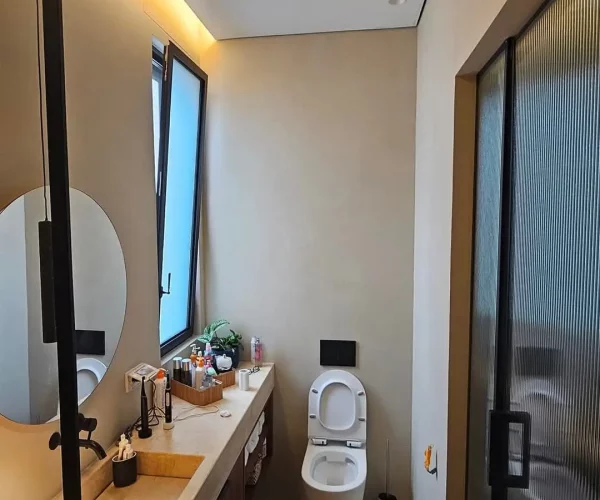 חדר אמבטיה עם ציפוי רזינה - מיקרופלור